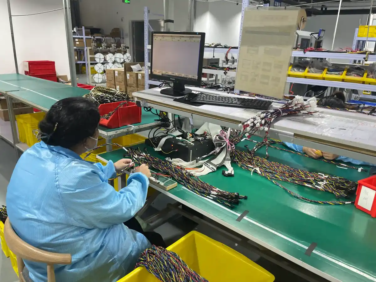 Coaxial cable connector types by impedance and assembly risk